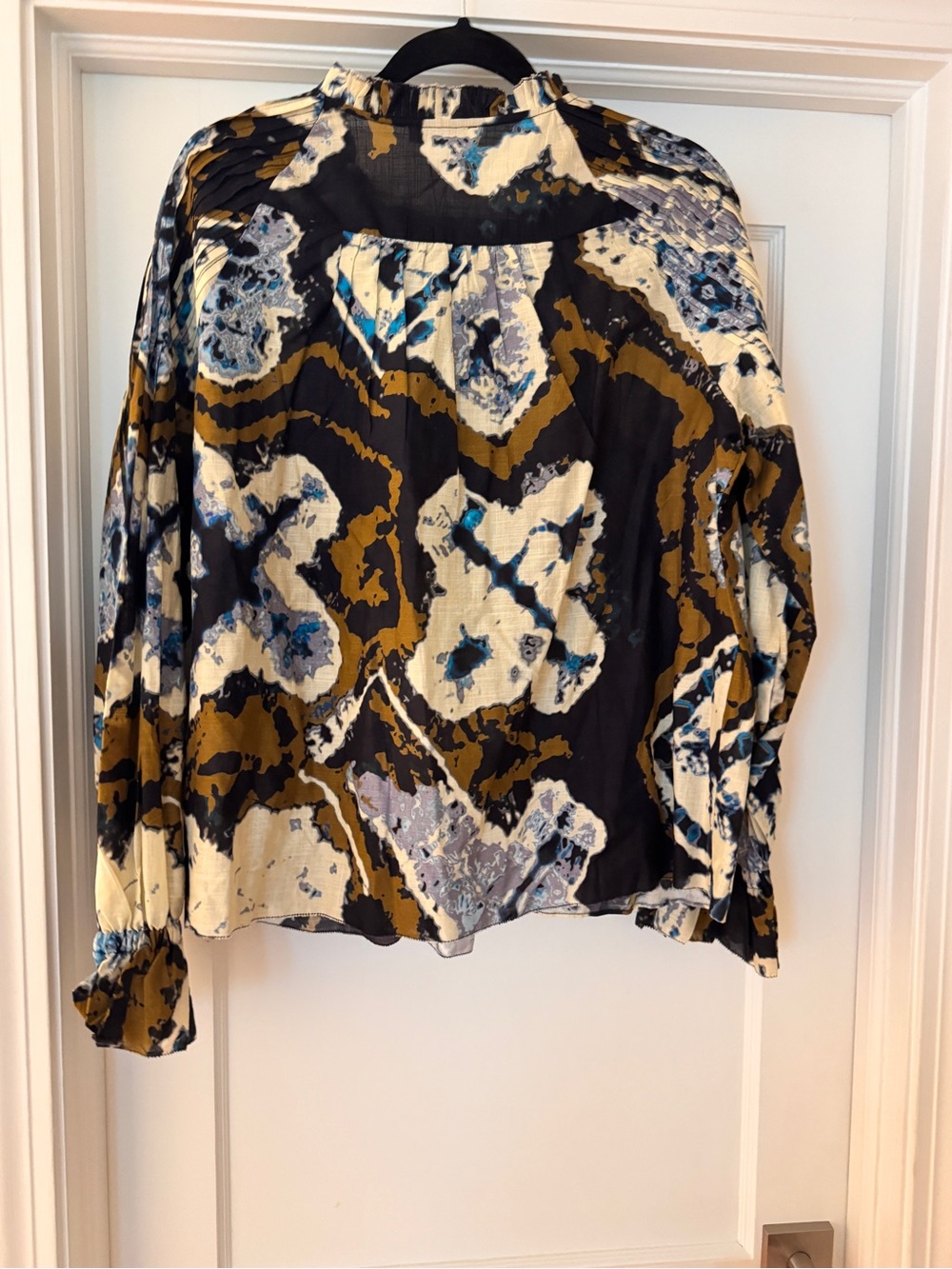 NWT Anthropologie Othilia Blouse Size L Abstract Batik Print Pintuck Ruffle $158 - Picture 3 of 8